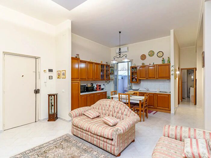Appartamento bilocale in vendita in Via Vincenzo Bellini, Acireale