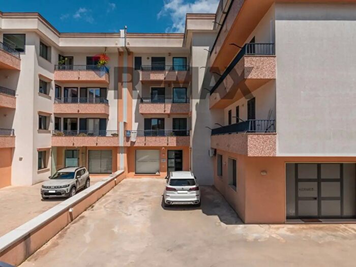 Appartamento con 9 locali in vendita in Via Giovanni Falcone, Ragusa