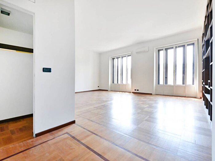 Appartamento trilocale in affitto in Piazzale Principessa Clotilde, Porta Nuova, Milano