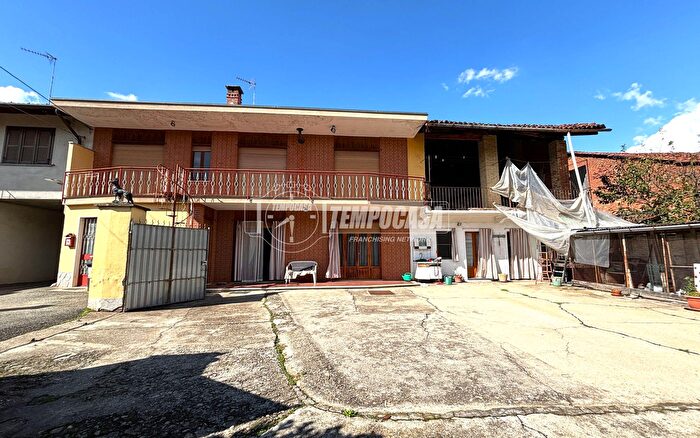 Casa con 8 locali in vendita in Via Don Filippo Visetti, Montanaro