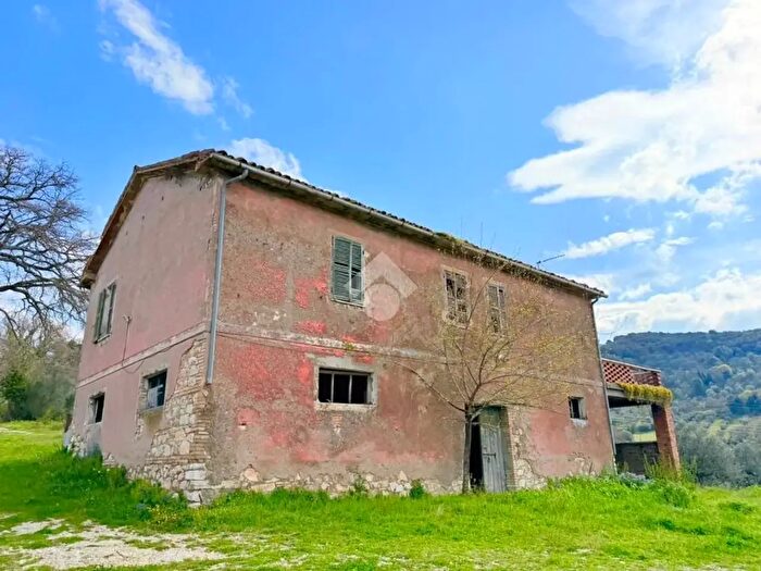 Casa con 8 locali in vendita in Via Palombara Snc, Cottanello