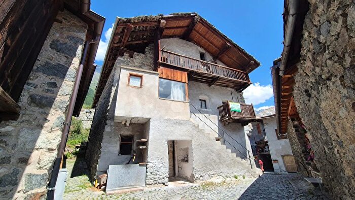 Casa trilocale in vendita in Frazione La Cretaz, Oyace