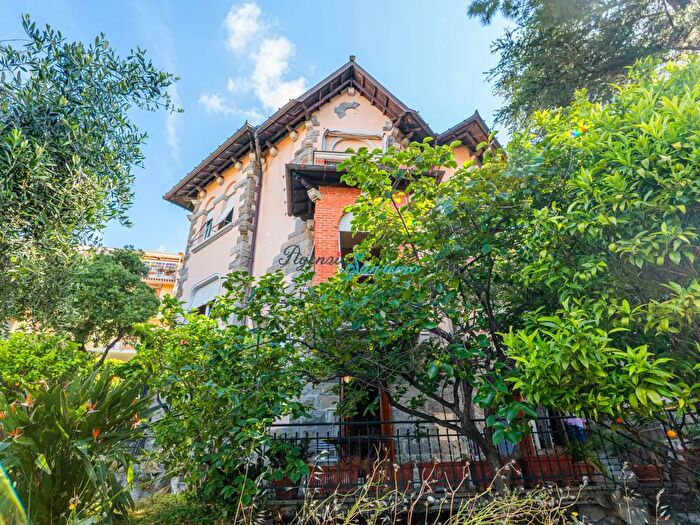 Casa con 10 locali in vendita in Via Asplanato Siccardi Snc, Sanremo