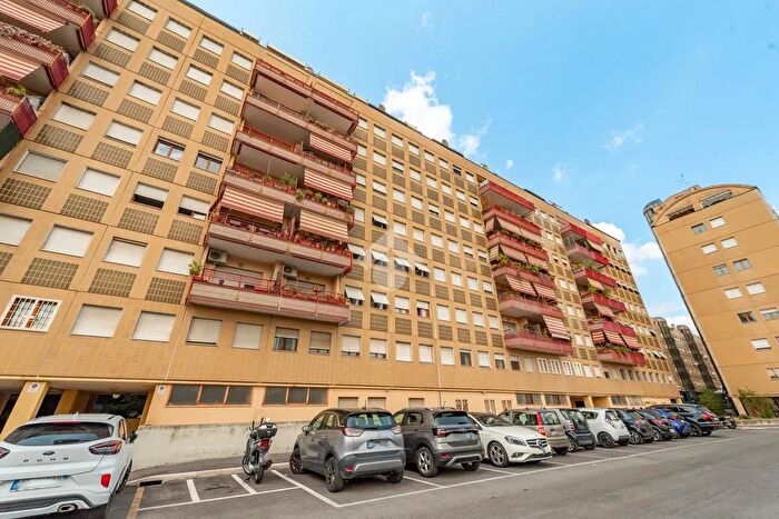 Appartamento trilocale in vendita in Via Pian di Sco, Roma