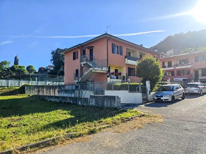 Appartamento trilocale in vendita in Via Verdi, Lunano