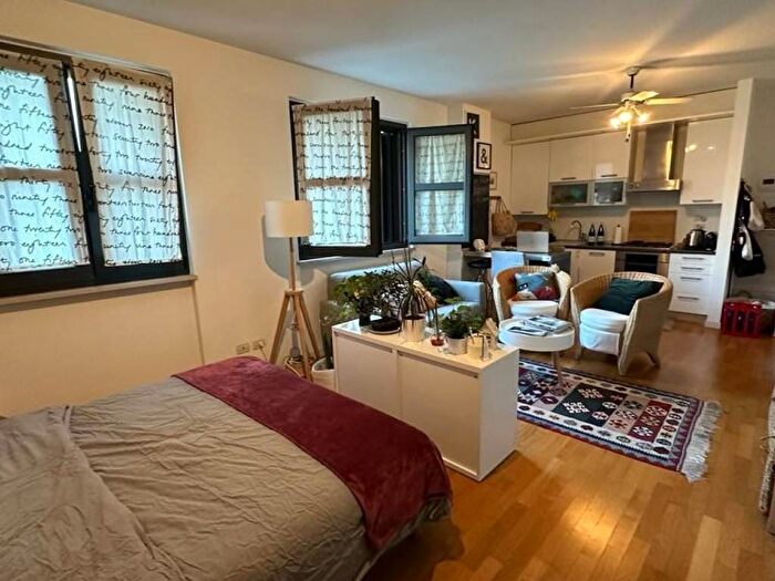 Appartamento monolocale in affitto in Via Luigi Settembrini, San Zeno, Verona