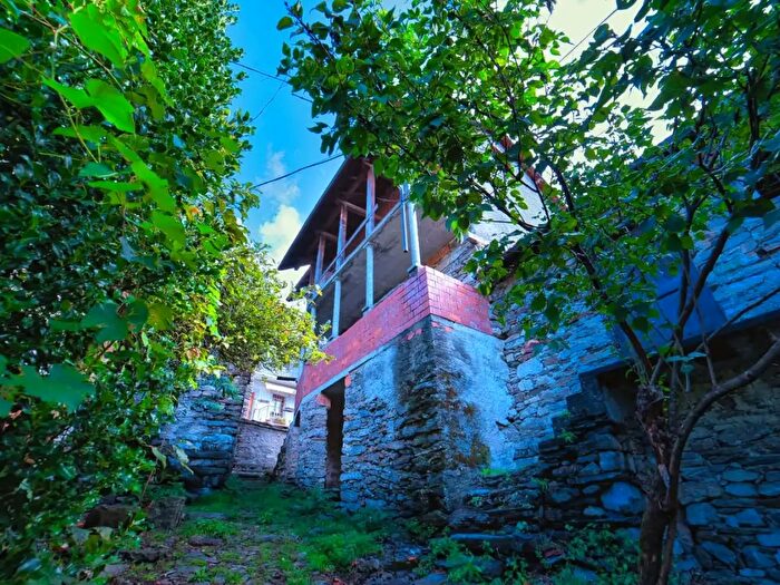 Casa con 6 locali in vendita in Pairazzo, Piedimulera