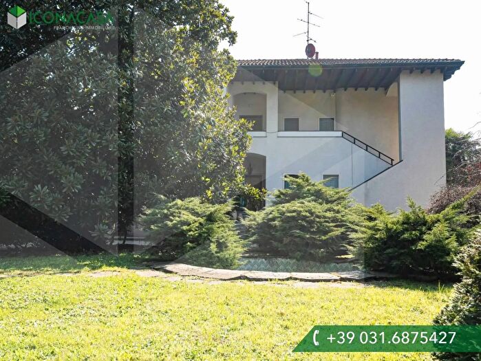 Appartamento con 5 locali in vendita in Via Luigi Cadorna, Carugo