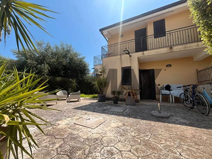 Casa quadrilocale in vendita in Noto