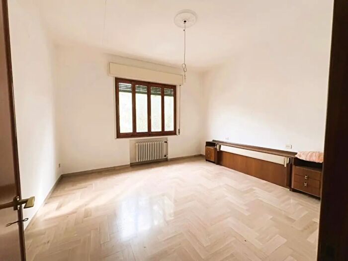 Casa con 7 locali in vendita in Envenuto Cellini, Empoli