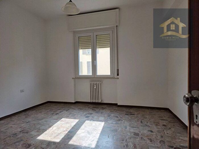 Appartamento trilocale in affitto in Parco Ducale Oltretorrente, Parma