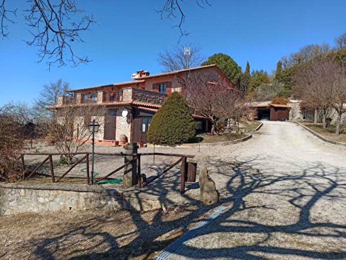 Casa con 6 locali in vendita in Lisciano Niccone