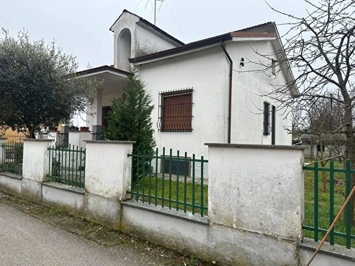 Casa trilocale in vendita in Vigevano