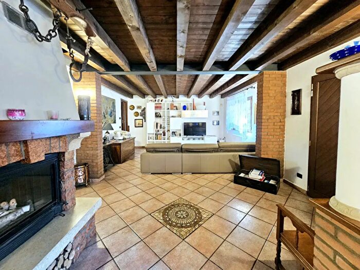 Casa quadrilocale in vendita in Via Caneva, Ospedaletto Euganeo