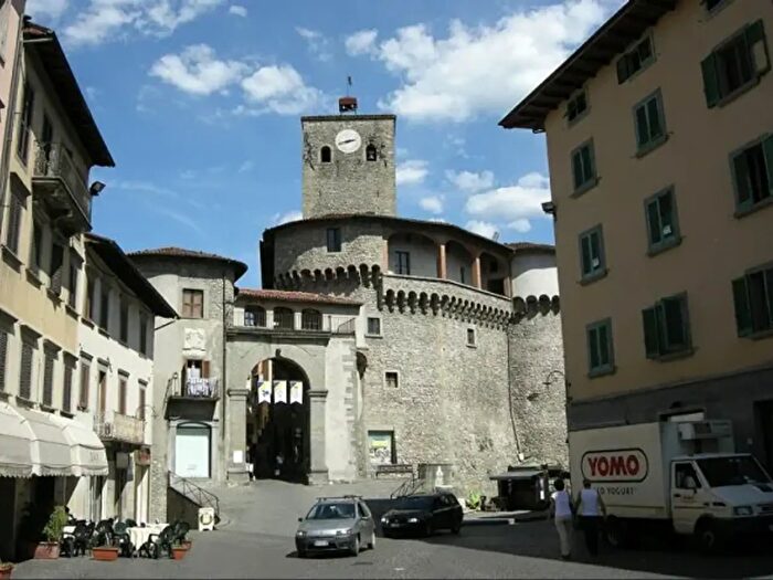 Appartamento quadrilocale in vendita in Via Saiona, Castelnuovo Di Garfagnana