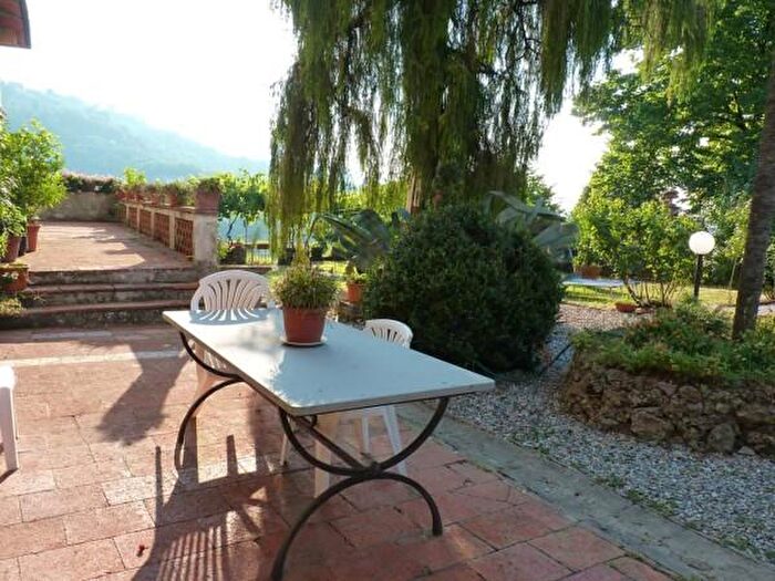 Casa con 6 locali in vendita in Strada del Cimitero, Lucca