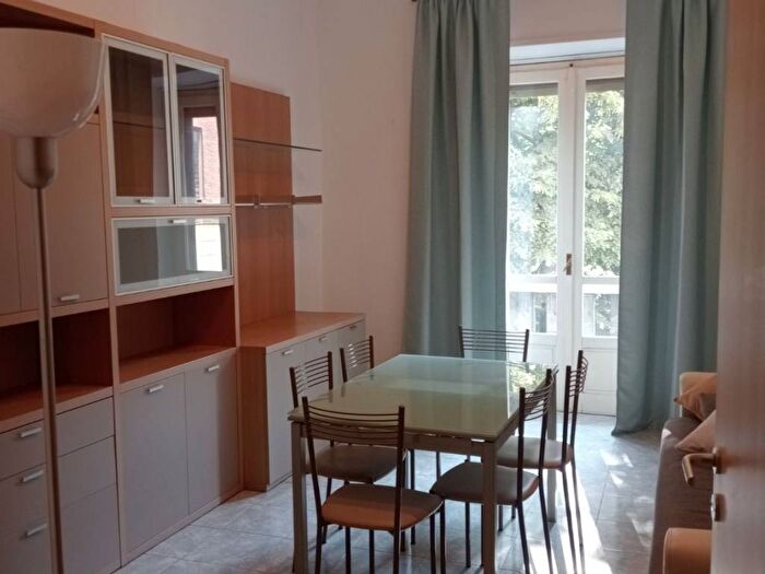 Appartamento trilocale in affitto in Via Rovigo, Aurora, Torino