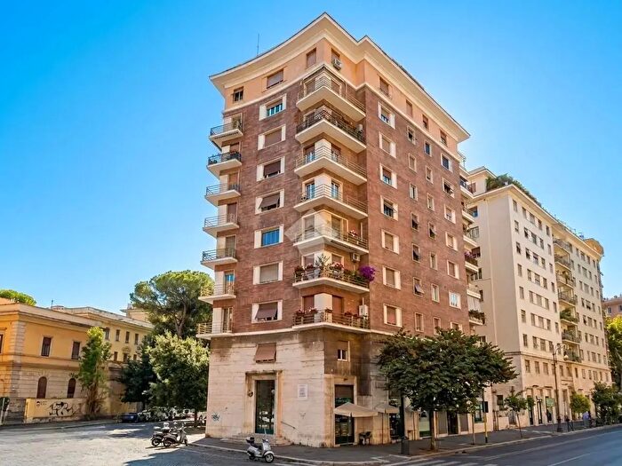 Appartamento trilocale in vendita in Piazza Armenia, Roma