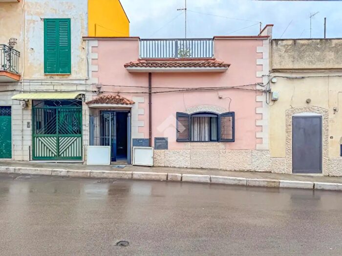 Casa bilocale in vendita in Via Lagnone Santa Croce, Andria