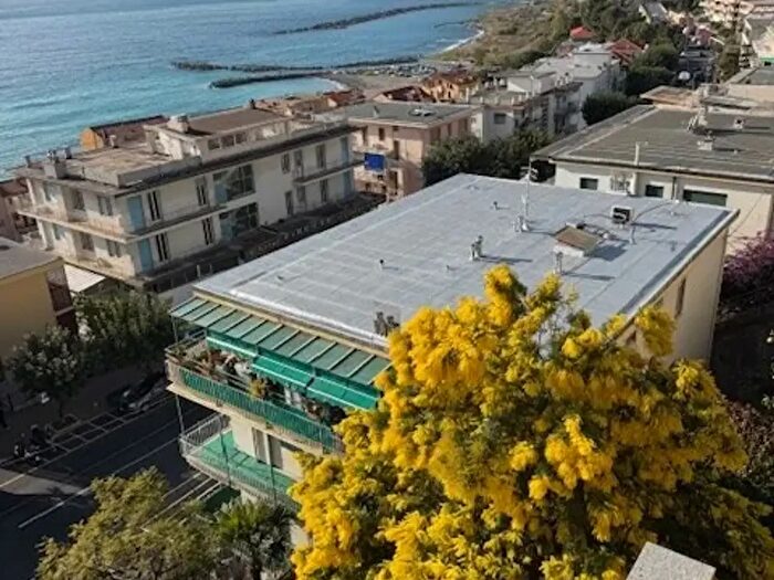 Appartamento quadrilocale in vendita in Via Renacci, Bordighera