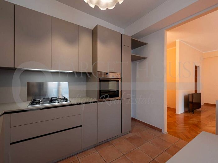 Appartamento trilocale in affitto in Via Guglielmo Silva, Monte Rosa Lotto, Milano