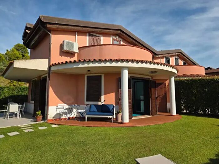 Casa con 6 locali in vendita in Strada Statale Tirrena Inferiore, Belvedere Marittimo