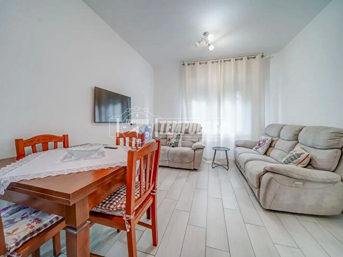 Appartamento trilocale in vendita in Via Trieste, Biandronno
