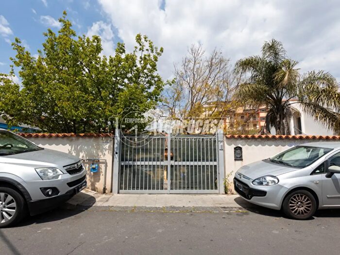 Casa con 6 locali in vendita in Via Francesco Laurana, Catania