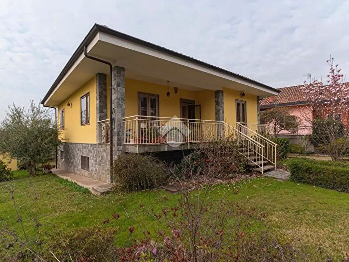 Case in Vendita e in Affitto - 2