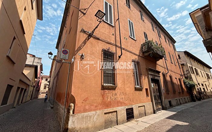 Appartamento con 20 locali in vendita in Via Alberto Piccaroli, Casale Monferrato