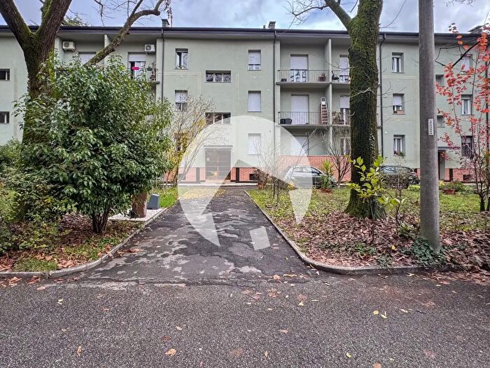 Appartamento quadrilocale in vendita in Via Pradarena, Reggio Emilia