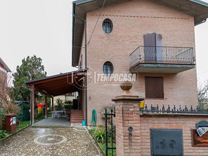 Casa con 5 locali in vendita in Via del Papa M, Crevalcore