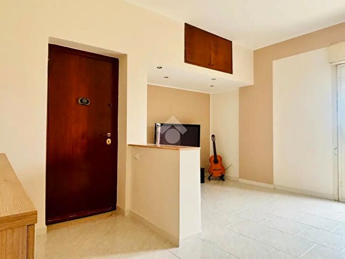 Appartamento trilocale in vendita in Via Ciaculli, Palermo