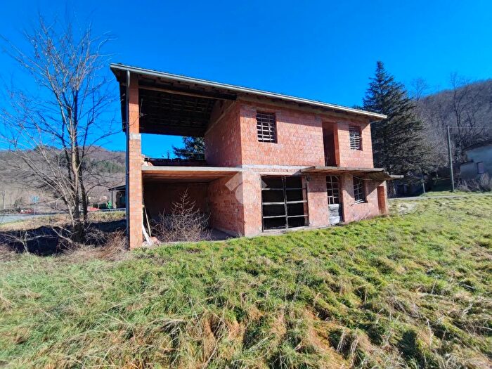 Casa quadrilocale in vendita in Via Sp, Montacuto