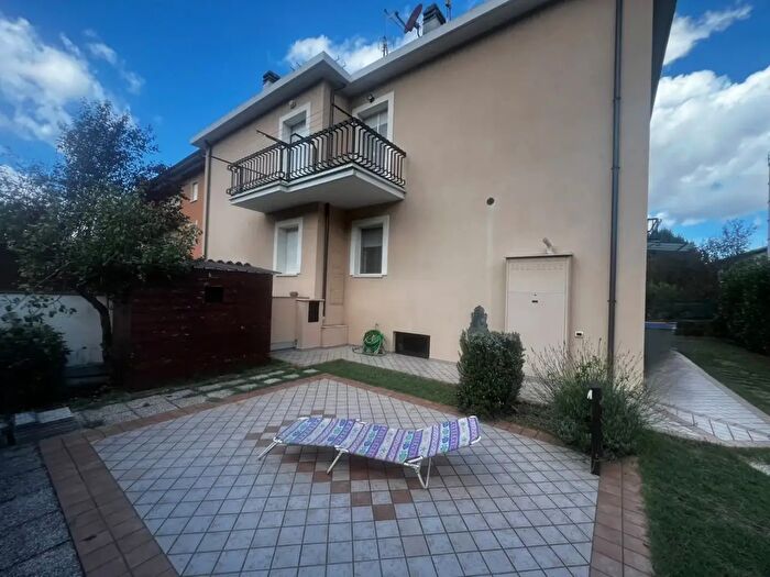Casa quadrilocale in vendita in Fraz San Giovanni di Baiano, Spoleto