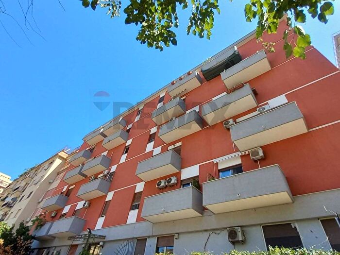 Appartamento con 5 locali in affitto in via Valparadiso, De Gasperi Croce Rossa, Palermo