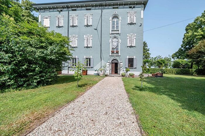 Casa con 13 locali in vendita in Strada Provinciale Nord, Novellara