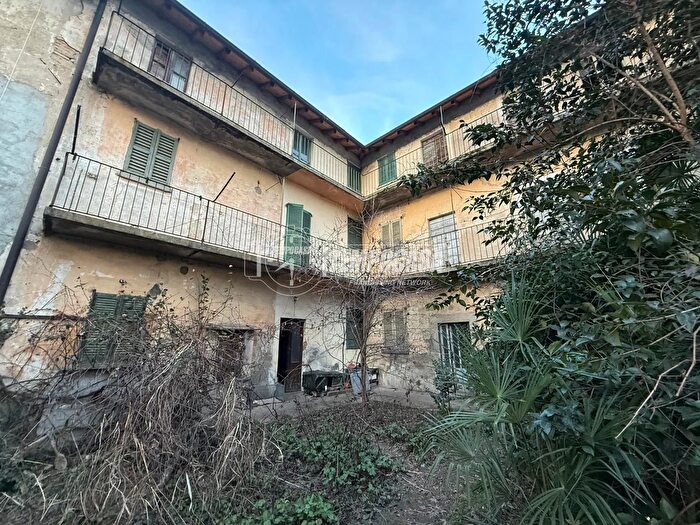 Appartamento con 12 locali in vendita in Via Carducci, Olgiate Comasco