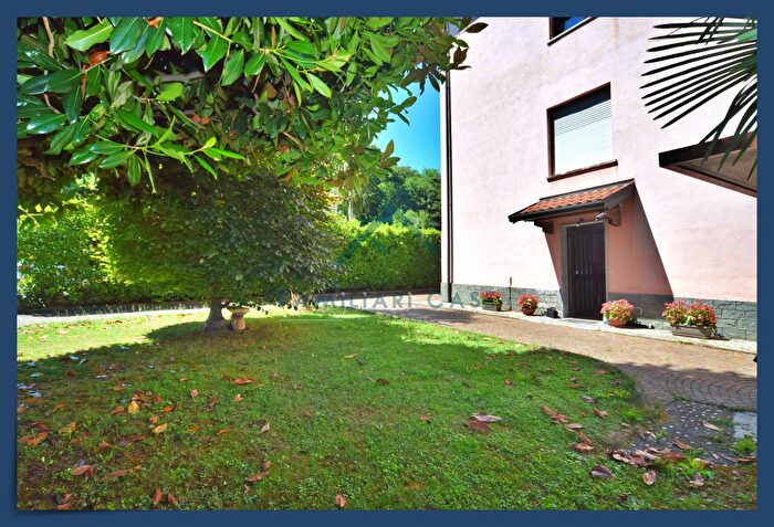 Appartamento trilocale in vendita in Via Fiume, Daverio