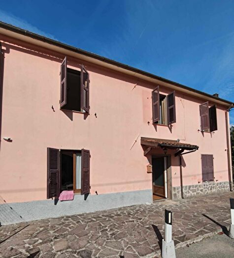 Casa con 6 locali in vendita in Licciana Nardi