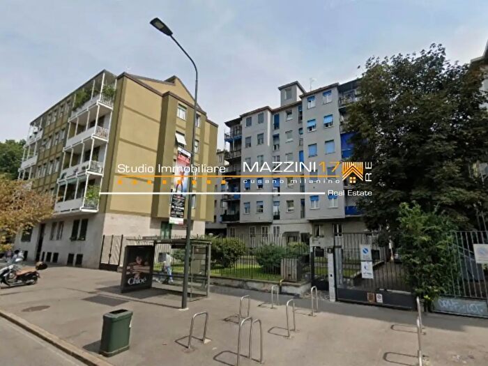 Appartamento trilocale in affitto in Via Livigno, Milano