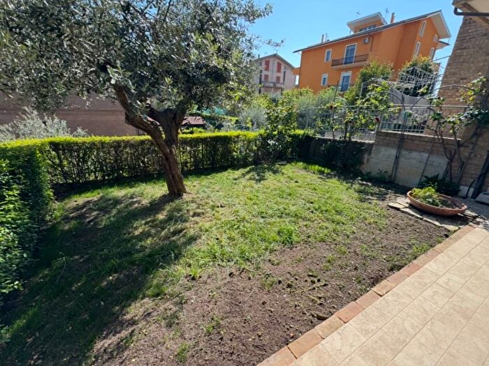 Appartamento trilocale in affitto in Via San Damiano, Centro, Polverigi