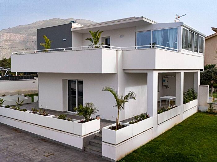 Casa trilocale in affitto in Lungomare Cristoforo Colombo, Milioti, Carini