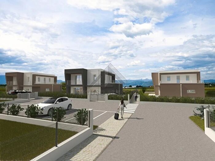 Casa in vendita in Loria