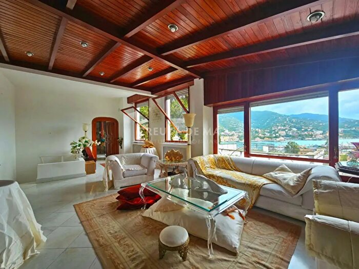 Casa quadrilocale in vendita in Via Aurelia Ponente, Rapallo