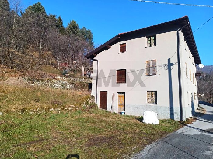 Casa con 7 locali in vendita in Località Navalle, Bormida