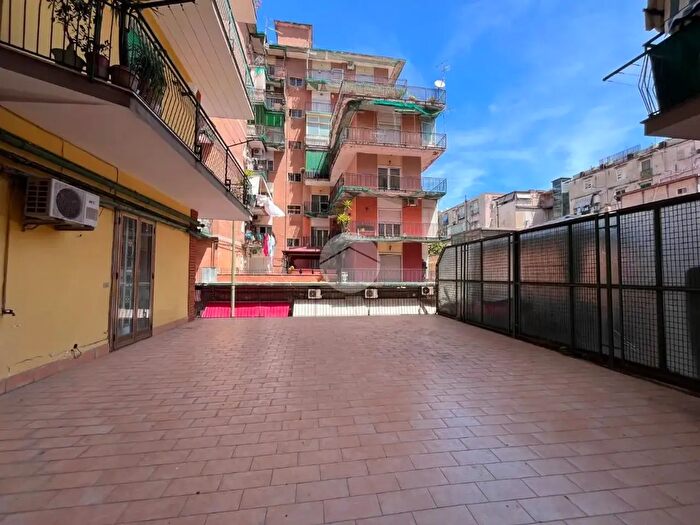 Appartamento trilocale in vendita in Via Marco Aurelio Severino, Napoli