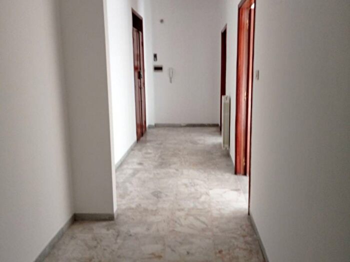 Appartamento trilocale in affitto in Via delle Medaglie d'Oro, Centro, Cosenza