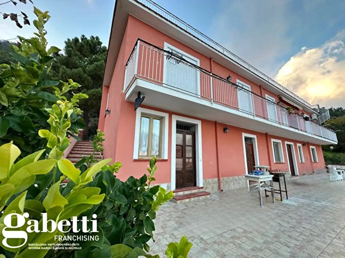 Casa con 9 locali in vendita in Via San Teodoro Snc, Patti