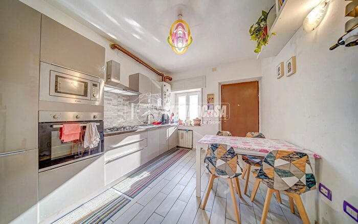 Appartamento trilocale in vendita in Via San Martino, Fagnano Olona